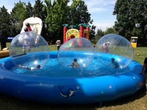 Piscina con Zorball